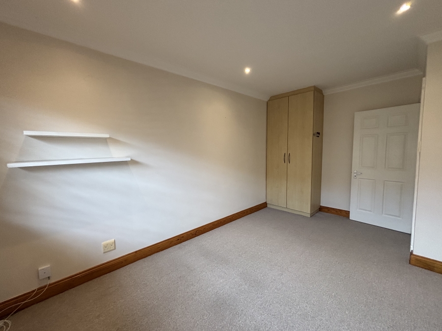 To Let 4 Bedroom Property for Rent in Summerstrand Eastern Cape